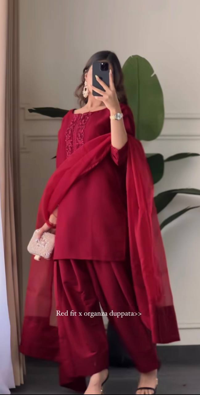 Roshan Raat Crimson Dreams in Classic Drapes Melody Suit Set