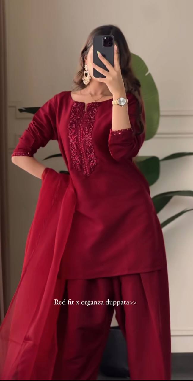Roshan Raat Crimson Dreams in Classic Drapes Melody Suit Set