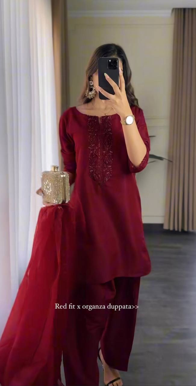 Roshan Raat Crimson Dreams in Classic Drapes Melody Suit Set
