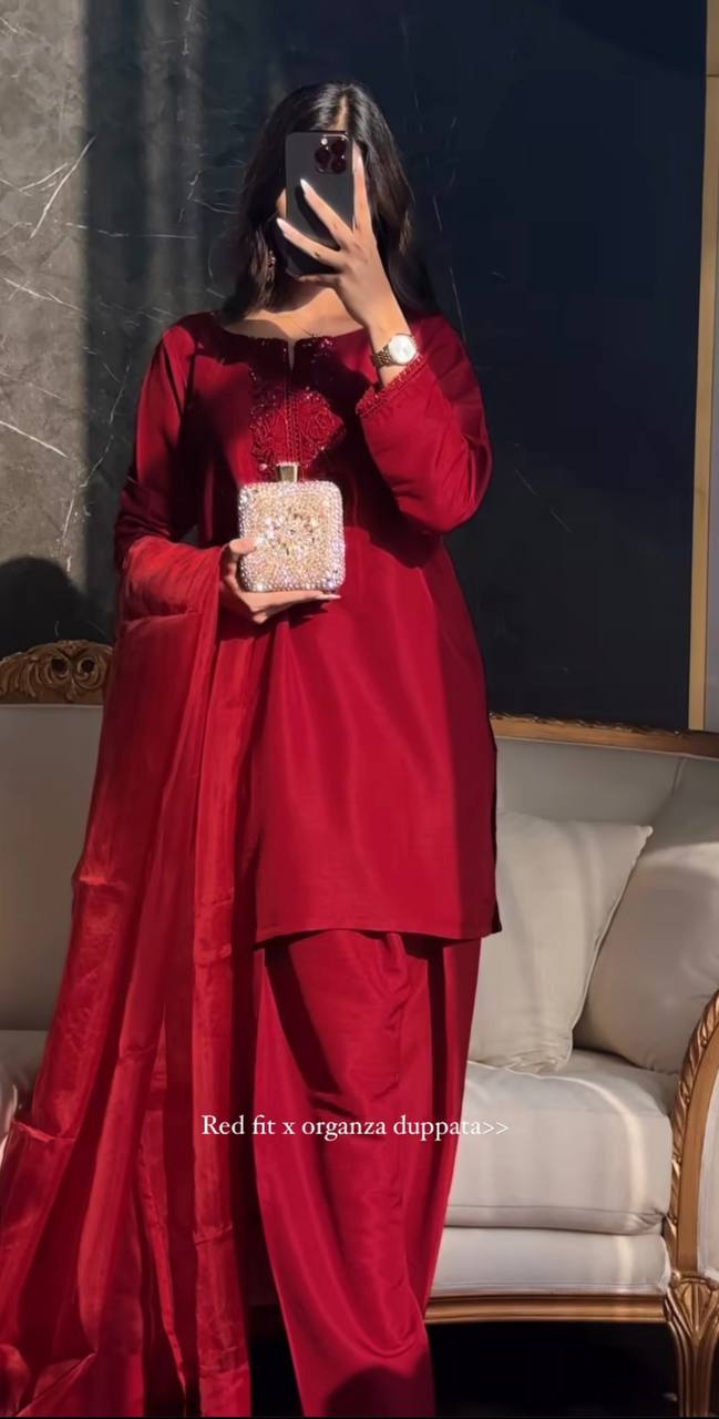 Roshan Raat Crimson Dreams in Classic Drapes Melody Suit Set