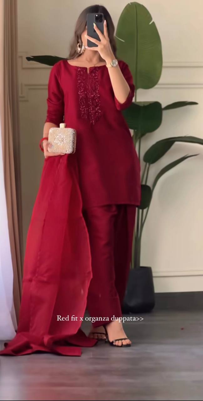 Roshan Raat Crimson Dreams in Classic Drapes Melody Suit Set