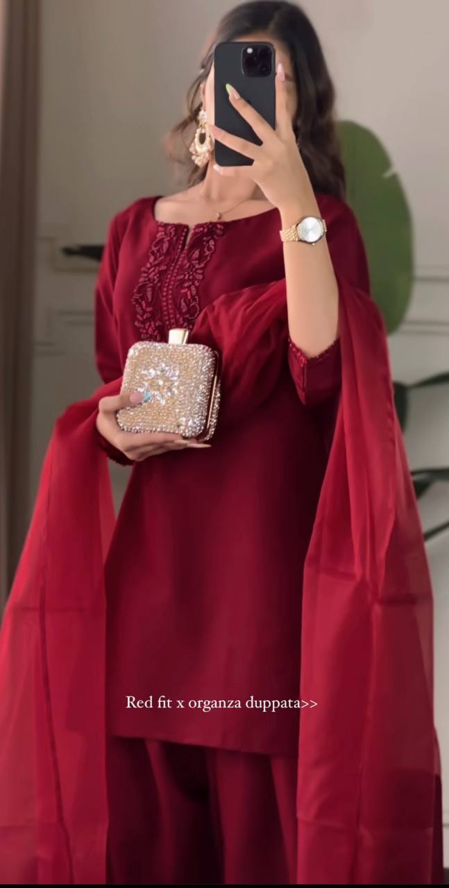 Roshan Raat Crimson Dreams in Classic Drapes Melody Suit Set