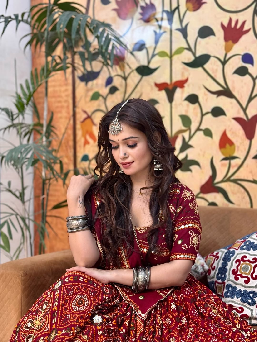 Rajwadi Rang  Aaina si Adaayein Lahenga