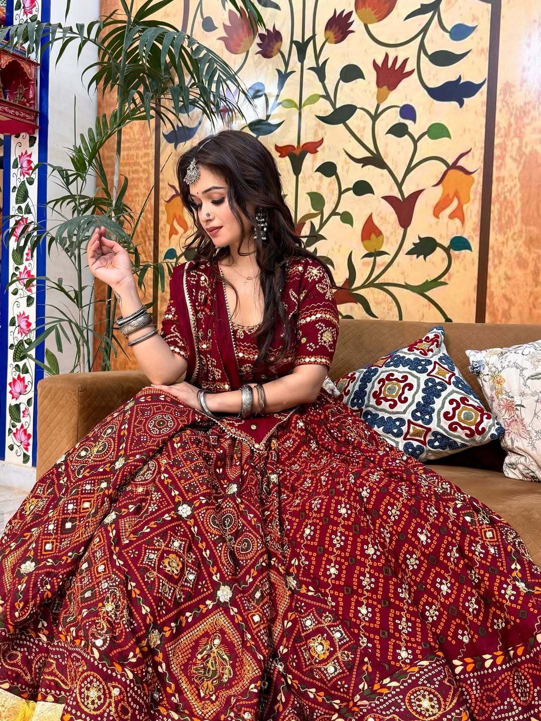 Rajwadi Rang  Aaina si Adaayein Lahenga