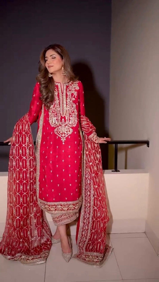 Noor e Nazaakat Timeless Charm Suit Set
