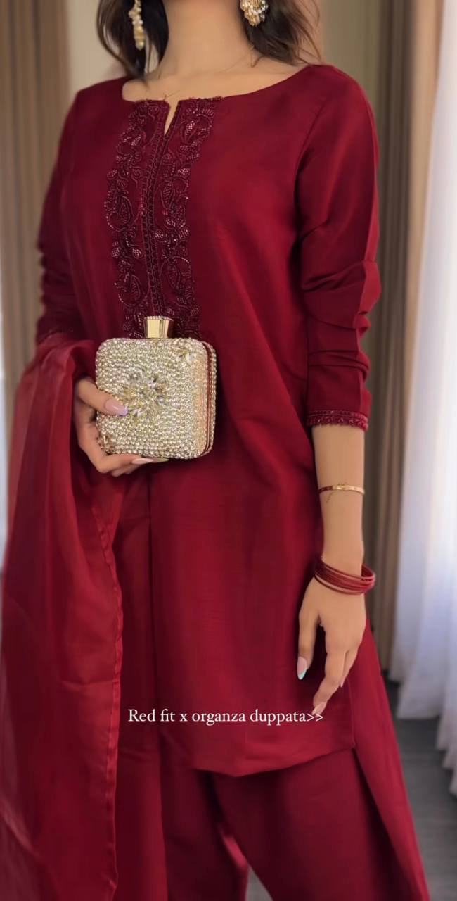 Roshan Raat Crimson Dreams in Classic Drapes Melody Suit Set