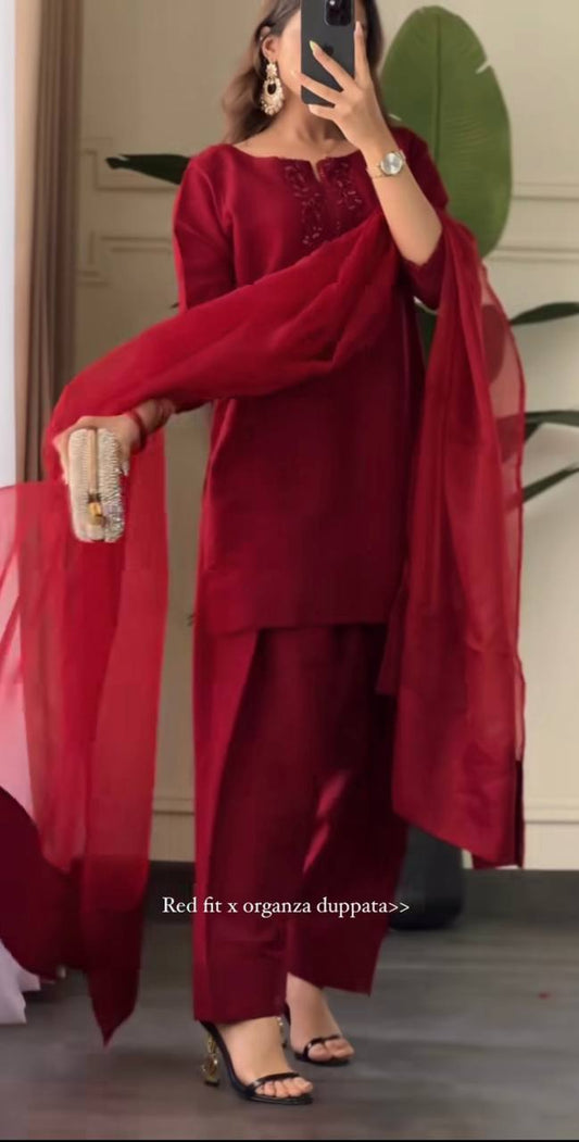 Roshan Raat Crimson Dreams in Classic Drapes Melody Suit Set